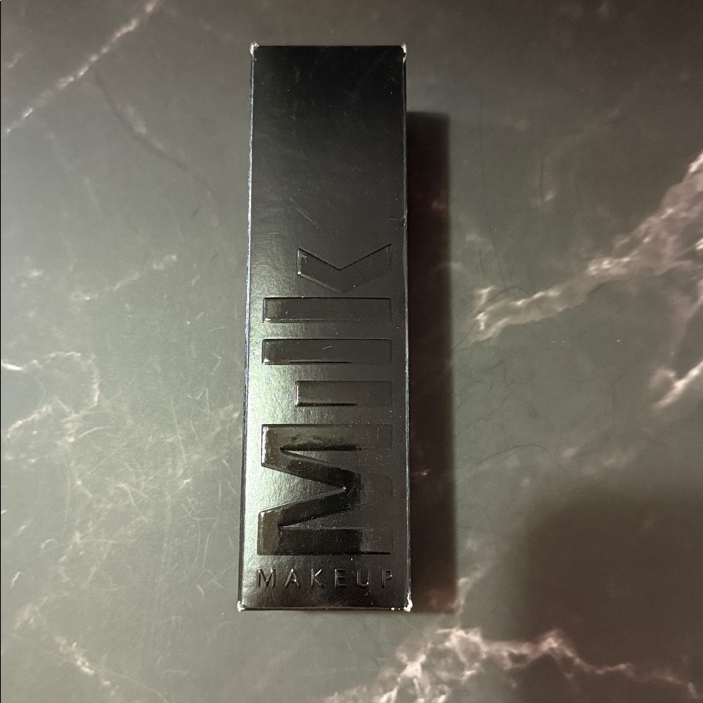 MILK MAKEUP Pore Eclipse Mattifying + Blurring Setting Spray